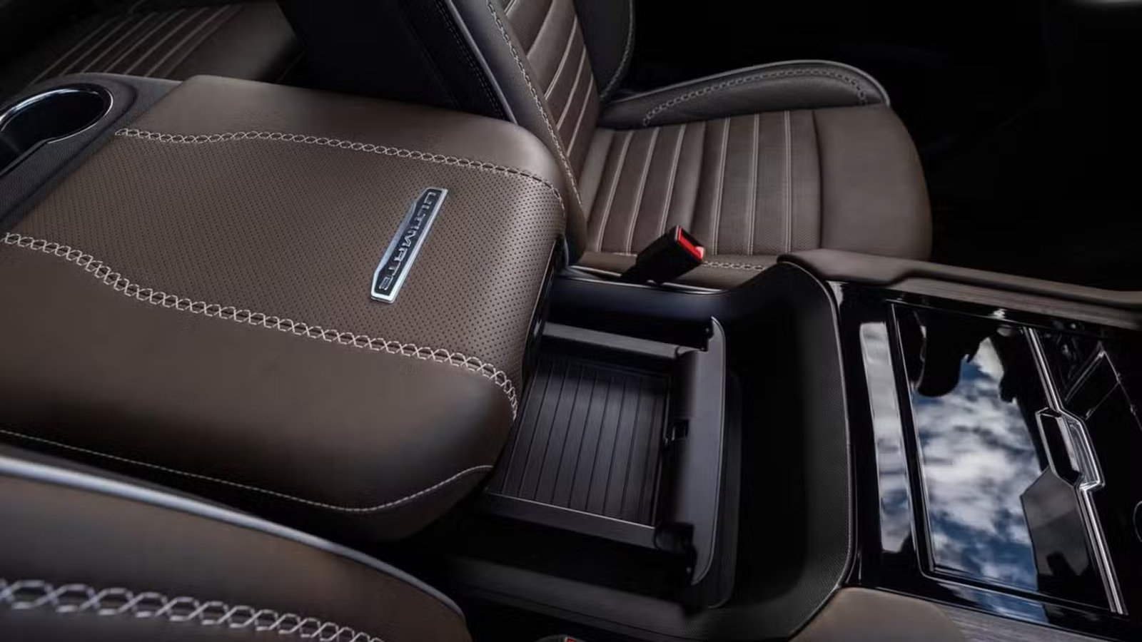 Plan de la console centrale d'un GMC Yukon Denali 2025.