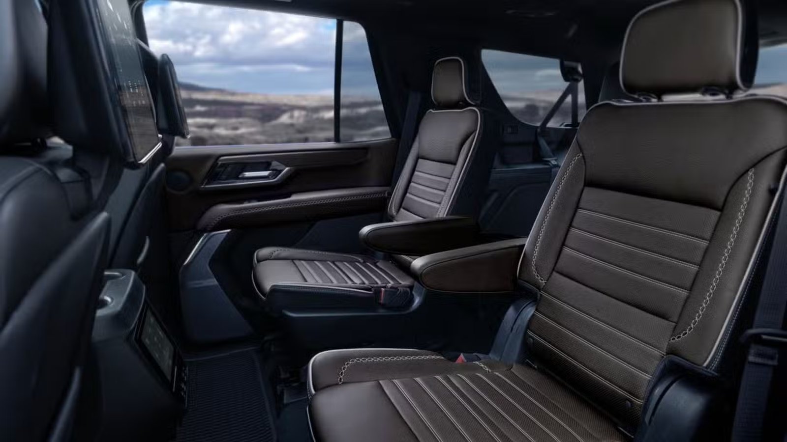 Plan des sièges de la deuxième rangée d'un GMC Yukon Denali 2025.