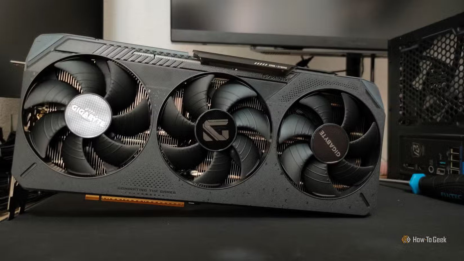 Une carte graphique de jeu AMD RX 9070 XT Gigabyte.