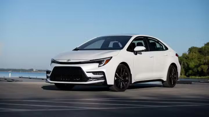 2026-corolla-xse-windchillpearl-053.jpg