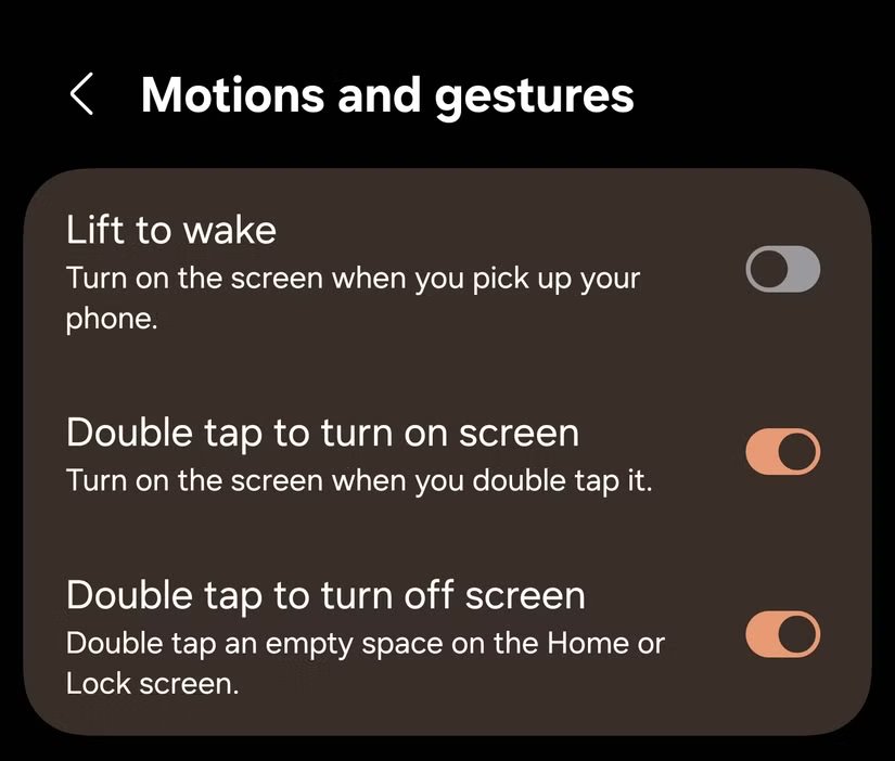 Écran Paramètres Samsung affichant les options de mouvement et de gestes, notamment appuyer deux fois pour se réveiller et dormir.