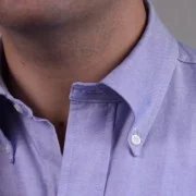 Ocbd Un col non doublé n'est pas conseillé pour une chemise plus formelle, mais fonctionnerait avec une chemise à col boutonné.