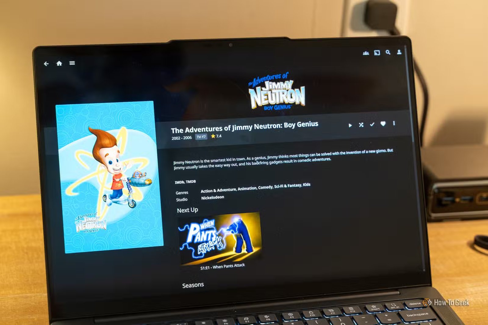 Ordinateur portable montrant les détails des aventures de Jimmy Neutron Boy Genius dans Jellyfin.