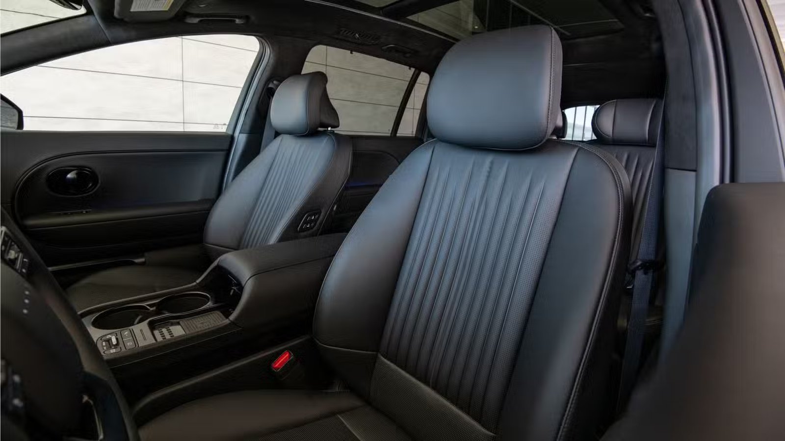 Photo des sièges avant d'une Hyundai Ioniq 9 Calligraphy Black Ink 2027.