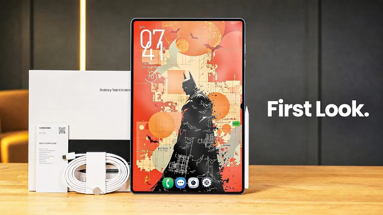 Le Samsung Galaxy Tab S12 Plus montrant son profil fin et son design.