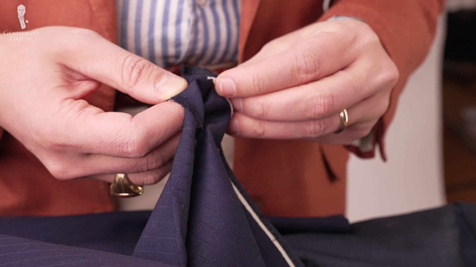 En regardant la construction du tissu du vêtement et le style, vous pouvez certainement obtenir un vêtement comparable ailleurs pour beaucoup moins d'argent. En regardant la construction du vêtement, le tissu et le style, vous pouvez certainement obtenir un vêtement comparable ailleurs pour beaucoup moins d’argent !