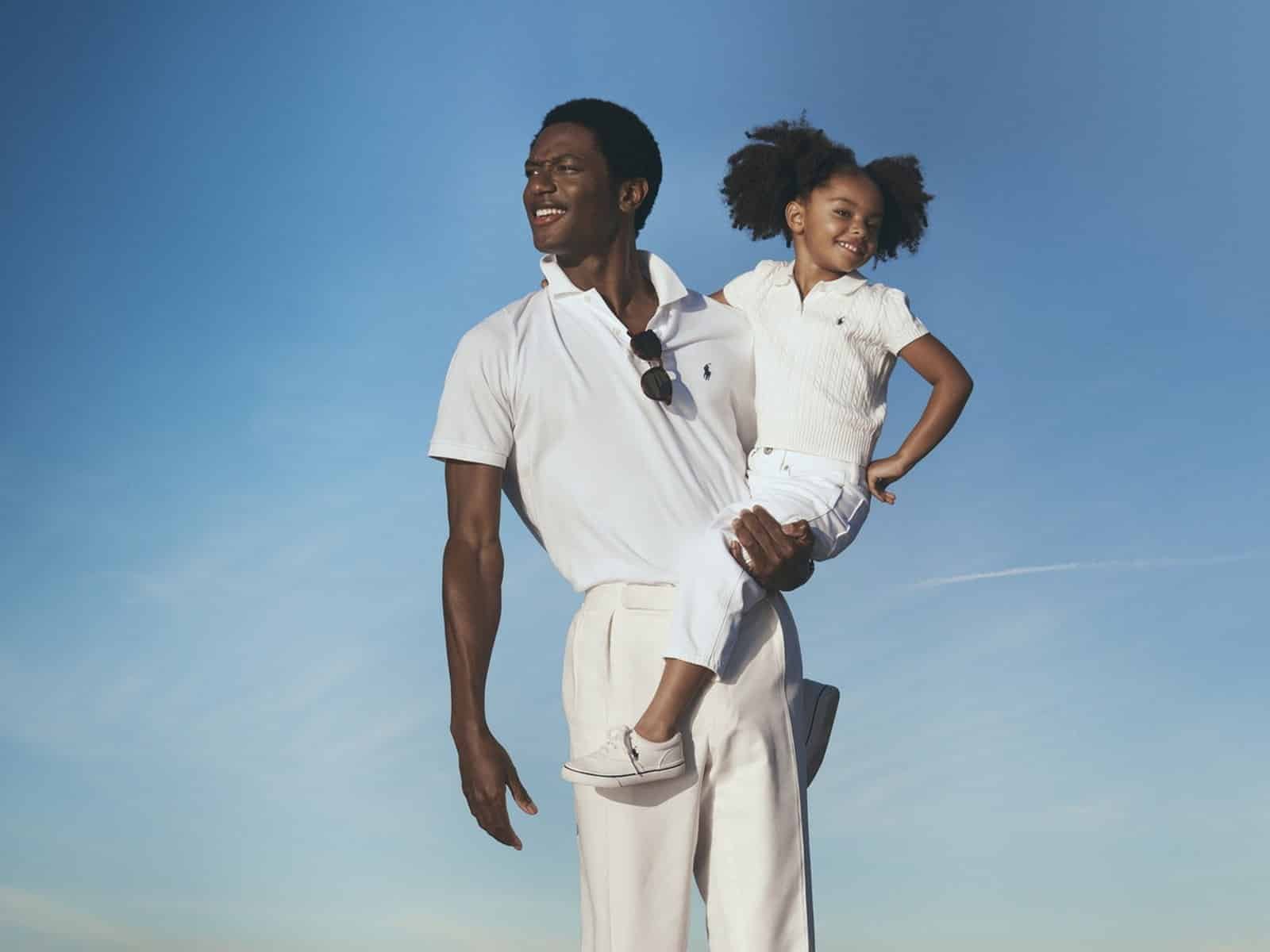 Un polo Ralph Lauren avec la broderie emblématique du joueur de polo, présentée dans une gamme de couleurs. (4 sur 6)