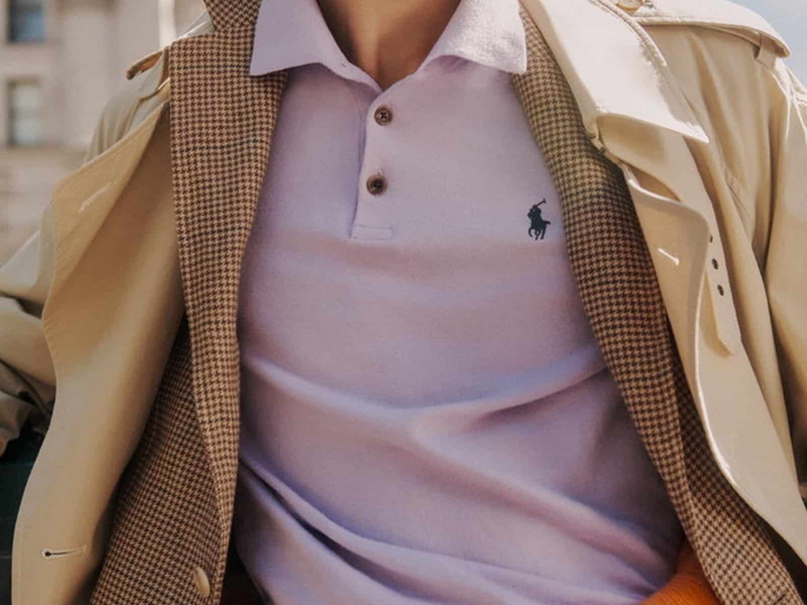Un polo Ralph Lauren avec la broderie emblématique du joueur de polo, présentée dans une gamme de couleurs. (2 sur 6)