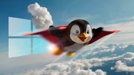 Mascotte Linux volant joyeusement au-dessus des nuages ​​avec le logo Windows derrière.
