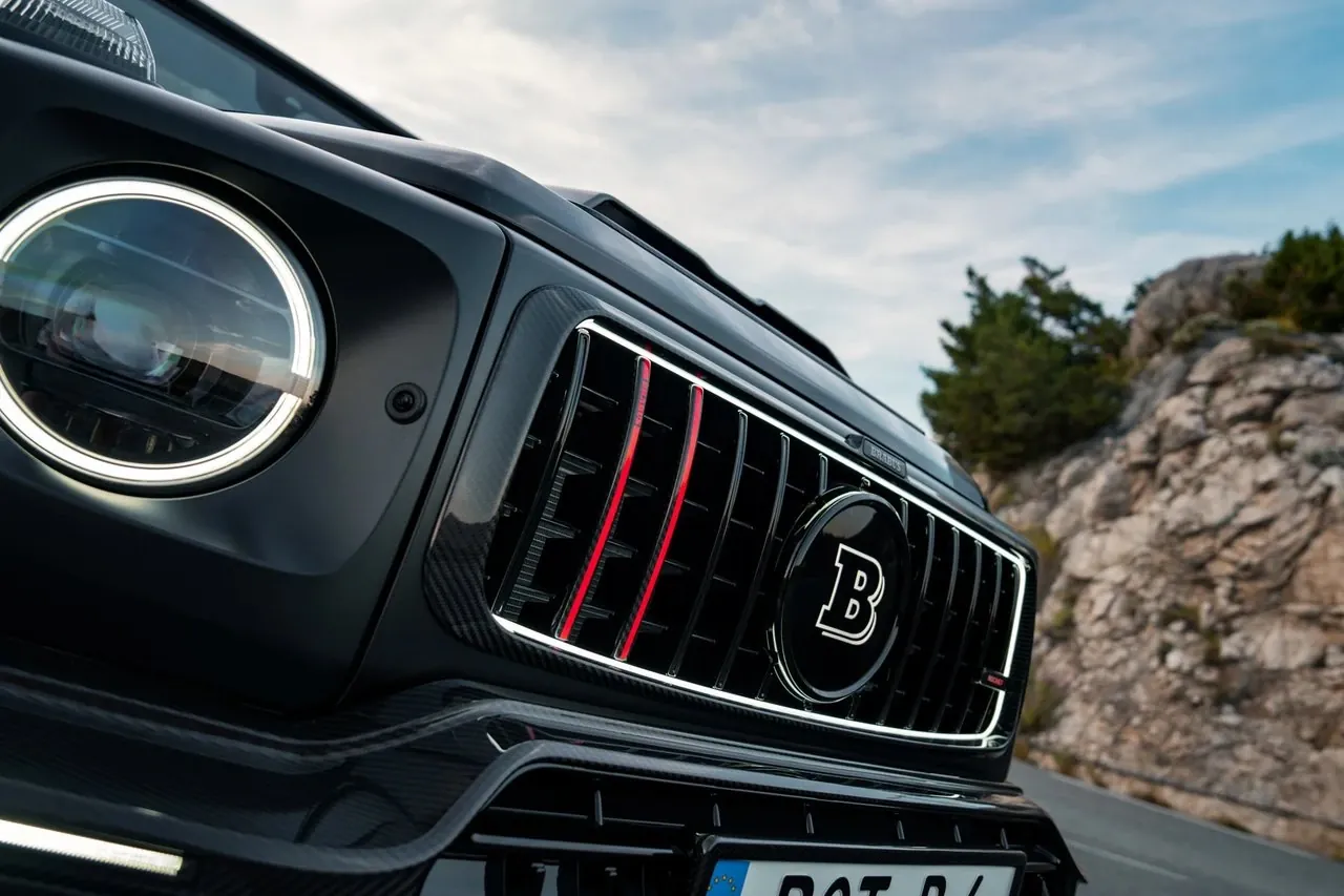 BRABUS 900 ROCKET EDITION CABRIO délivre 900 ch à partir du V8 image 3