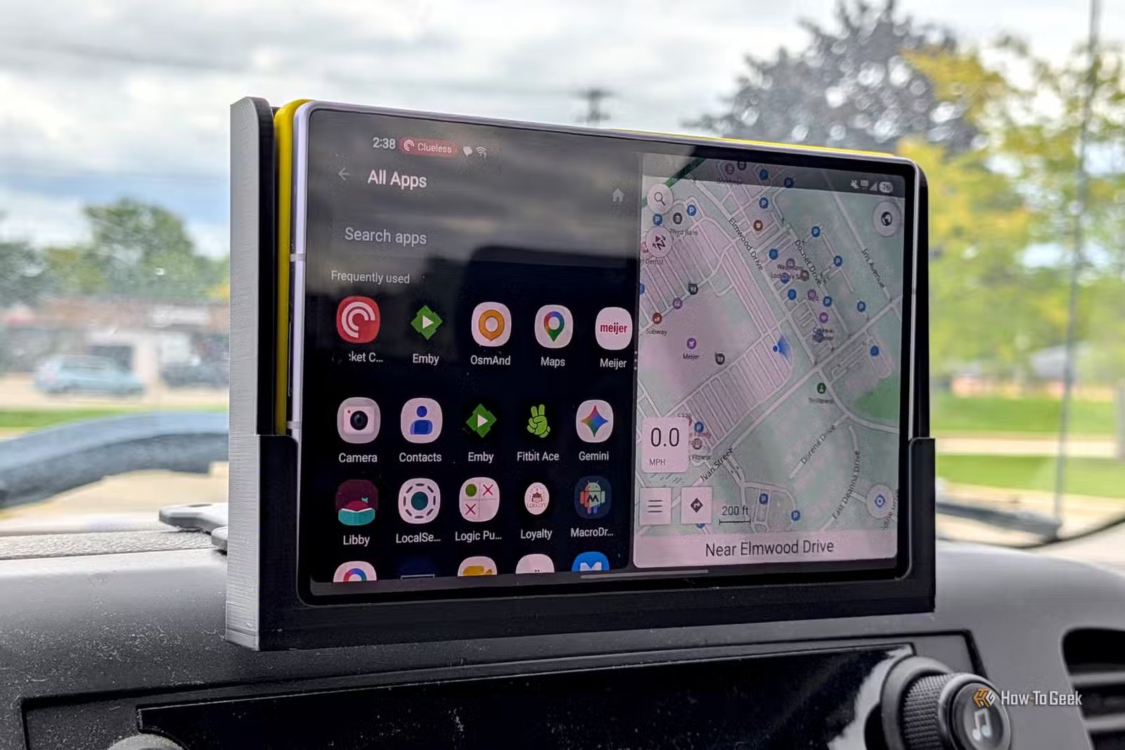 Applications en écran partagé sur l'écran du téléphone dans la voiture