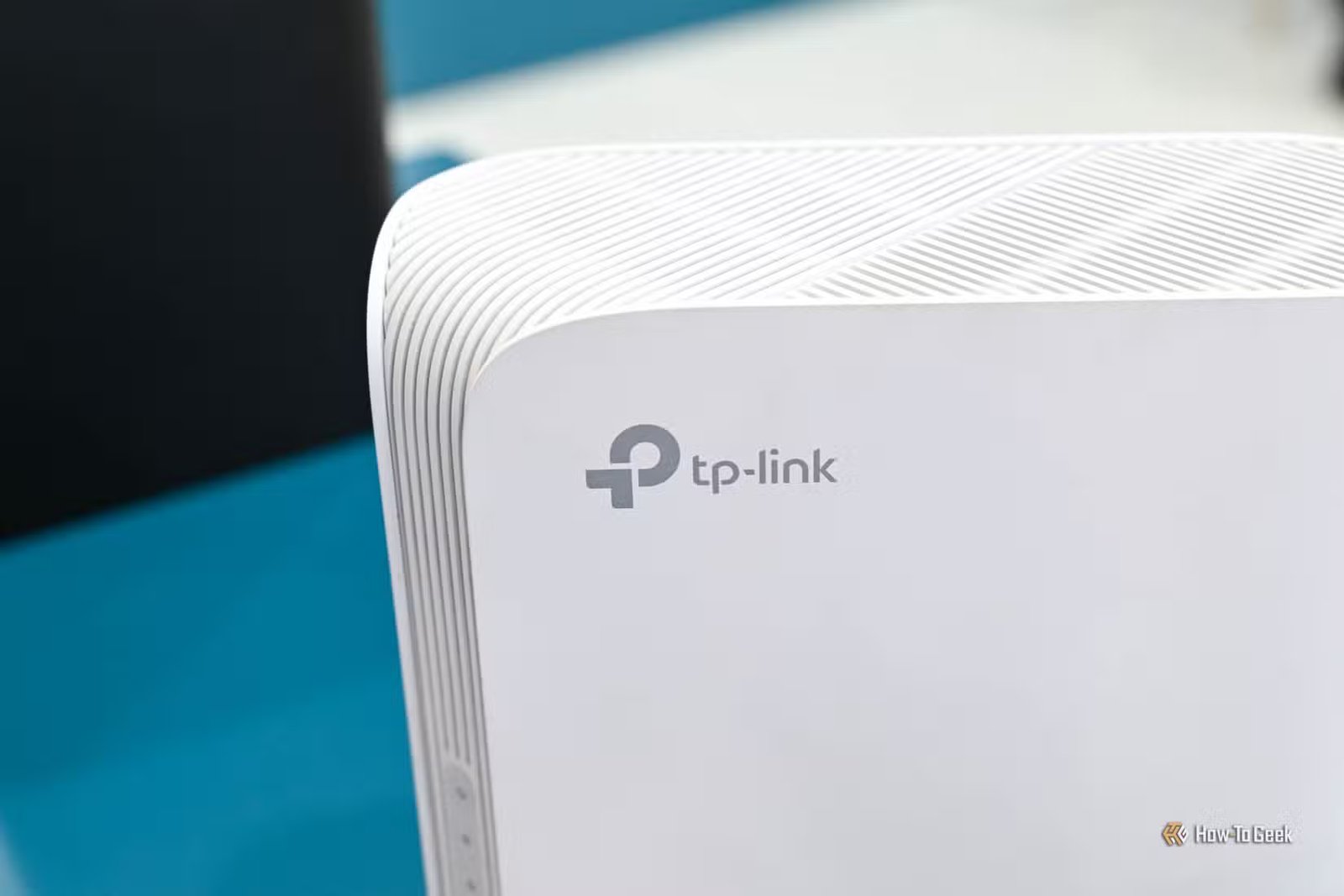 Logo TP Link sur le routeur VoIP double bande WiFi 7 XGS PON BE7200.