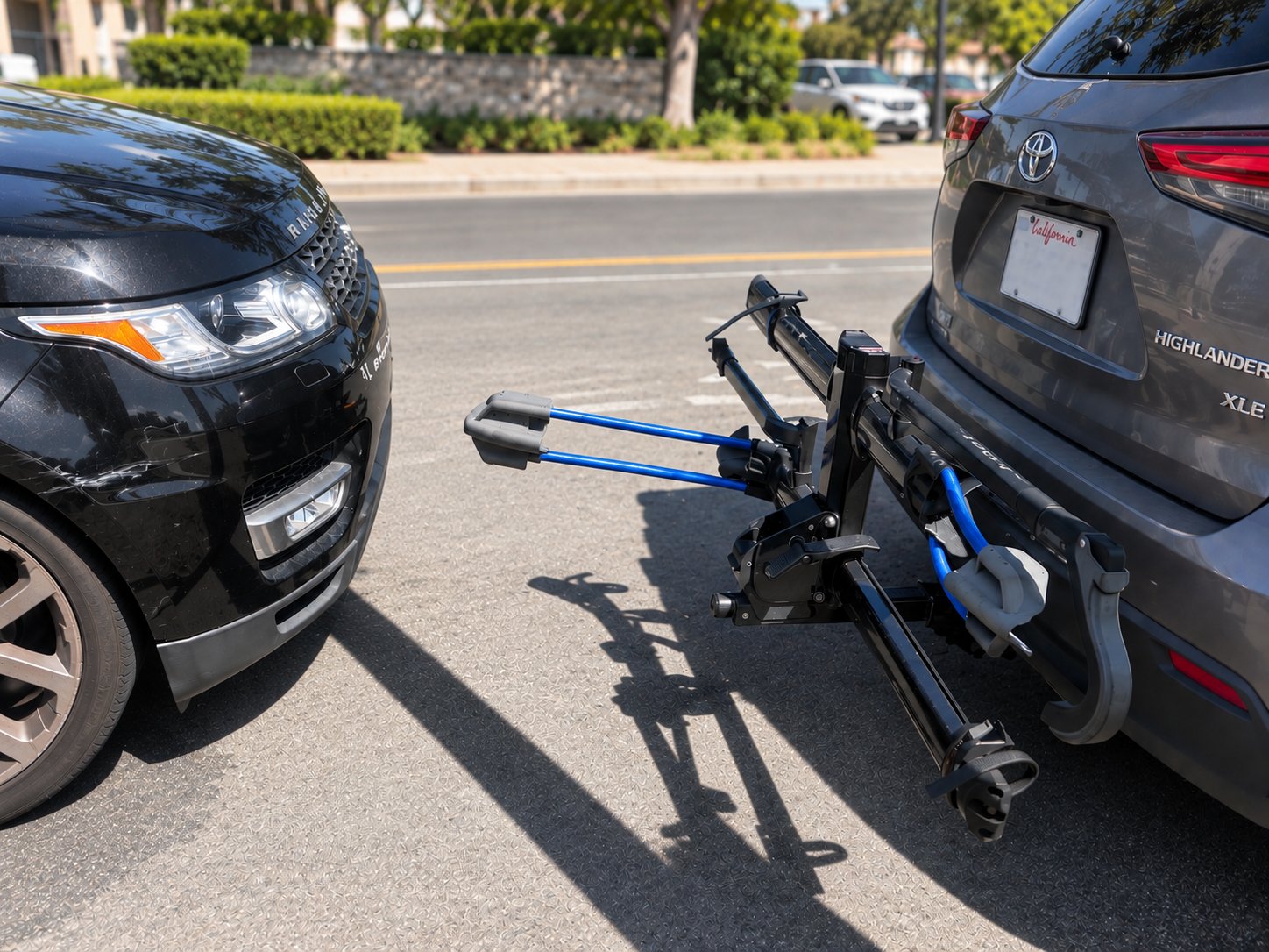 pare-chocs gratté à cause d'un porte-vélos en saillie