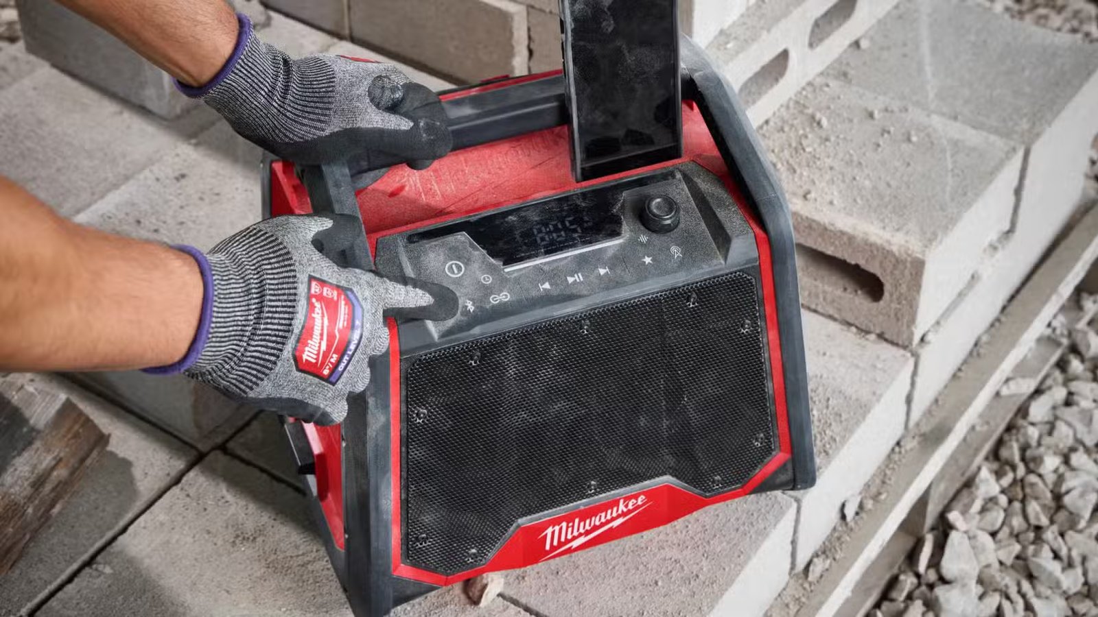 Haut-parleur et chargeur Milwaukee M18 BT