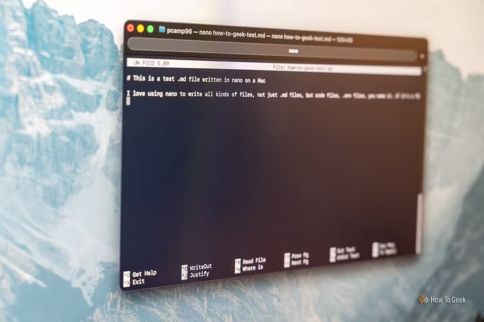 éditeur de texte nano ouvert dans le terminal macOS photo à angle fermé.