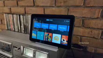 Tablette Android avec lecteurs multimédias physiques.