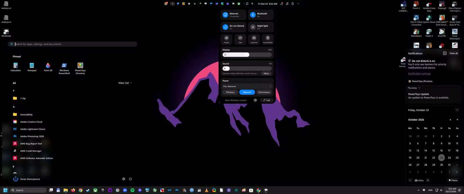 Un bureau Windows fortement modifié montrant divers mods Windhawk.