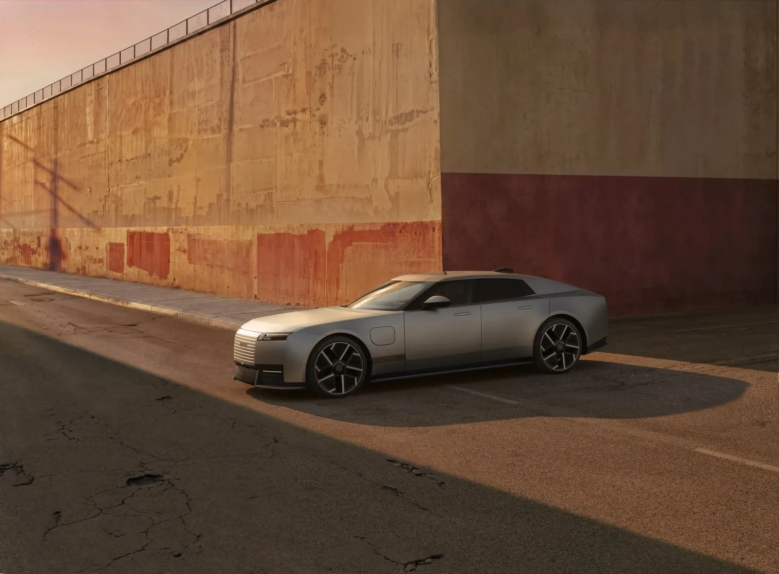 Profil latéral élégant de la Jaguar Type 01 montrant son design aérodynamique